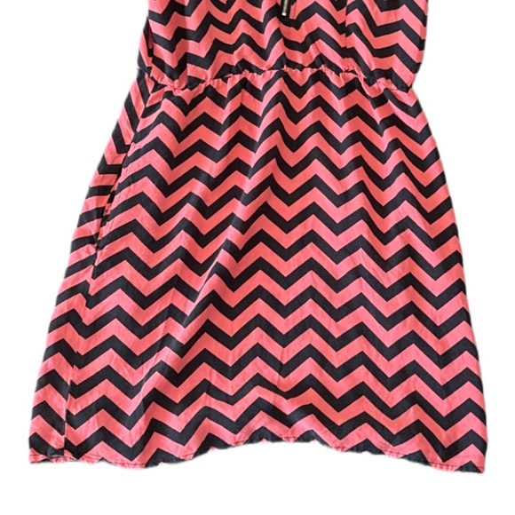 Chevron Patterned Dress with Zipper - Picture 3 of 3